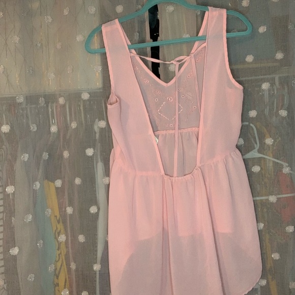 Pink high low top w/ open back size M - Picture 2 of 2